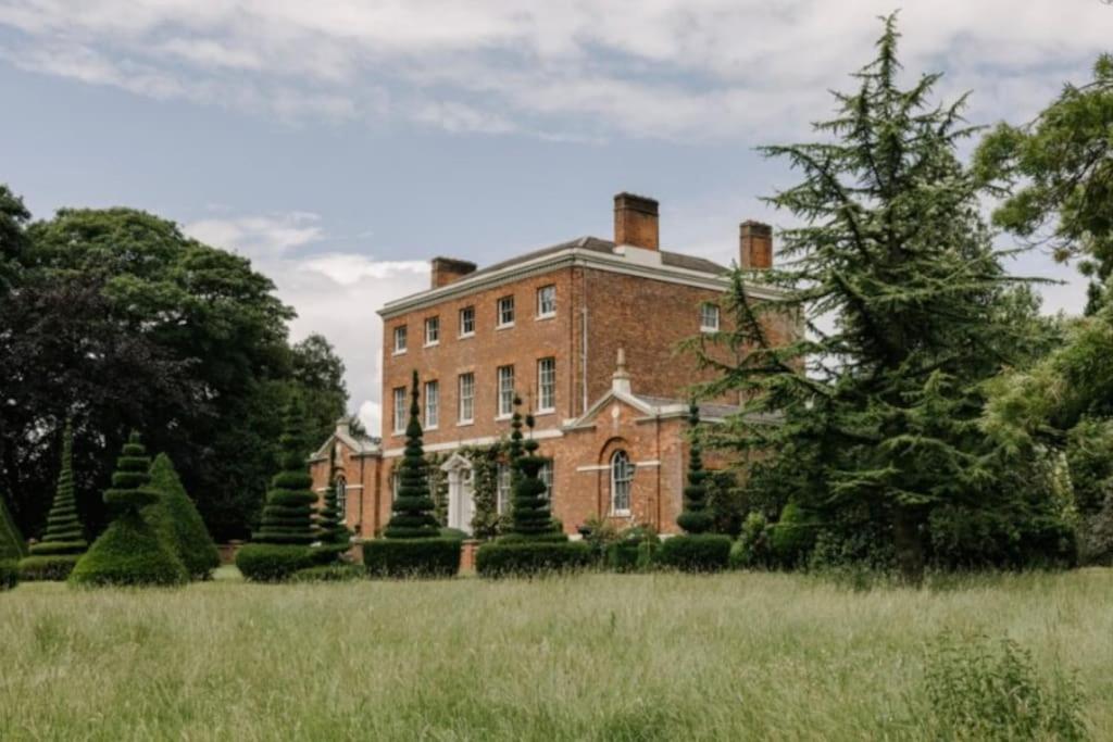 Cressy Hall - Historic Grade II Listed Manor, Gorgeous Topiary Garden Gosberton Bagian luar foto