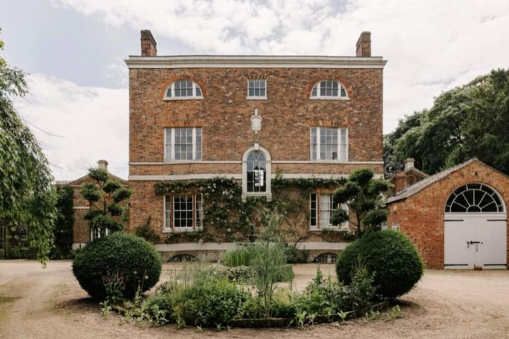 Cressy Hall - Historic Grade II Listed Manor, Gorgeous Topiary Garden Gosberton Bagian luar foto