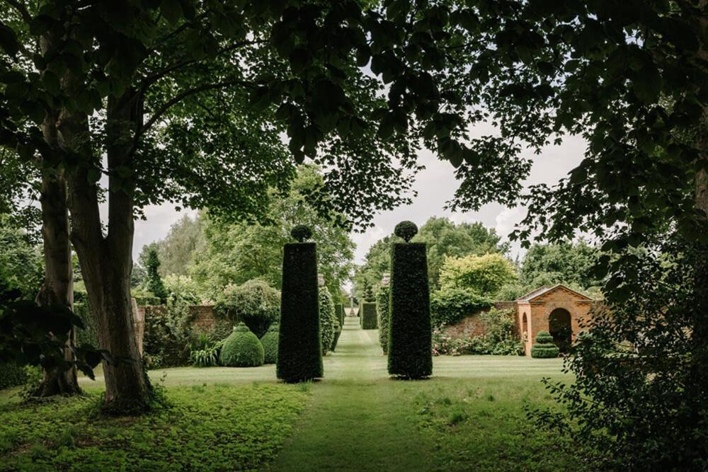 Cressy Hall - Historic Grade II Listed Manor, Gorgeous Topiary Garden Gosberton Bagian luar foto