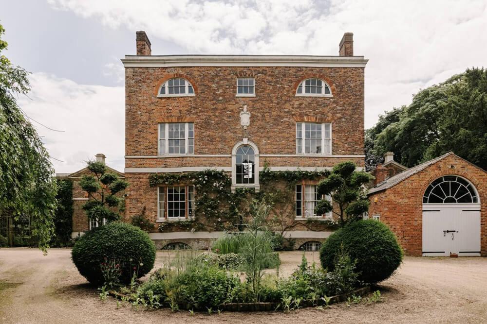 Cressy Hall - Historic Grade II Listed Manor, Gorgeous Topiary Garden Gosberton Bagian luar foto